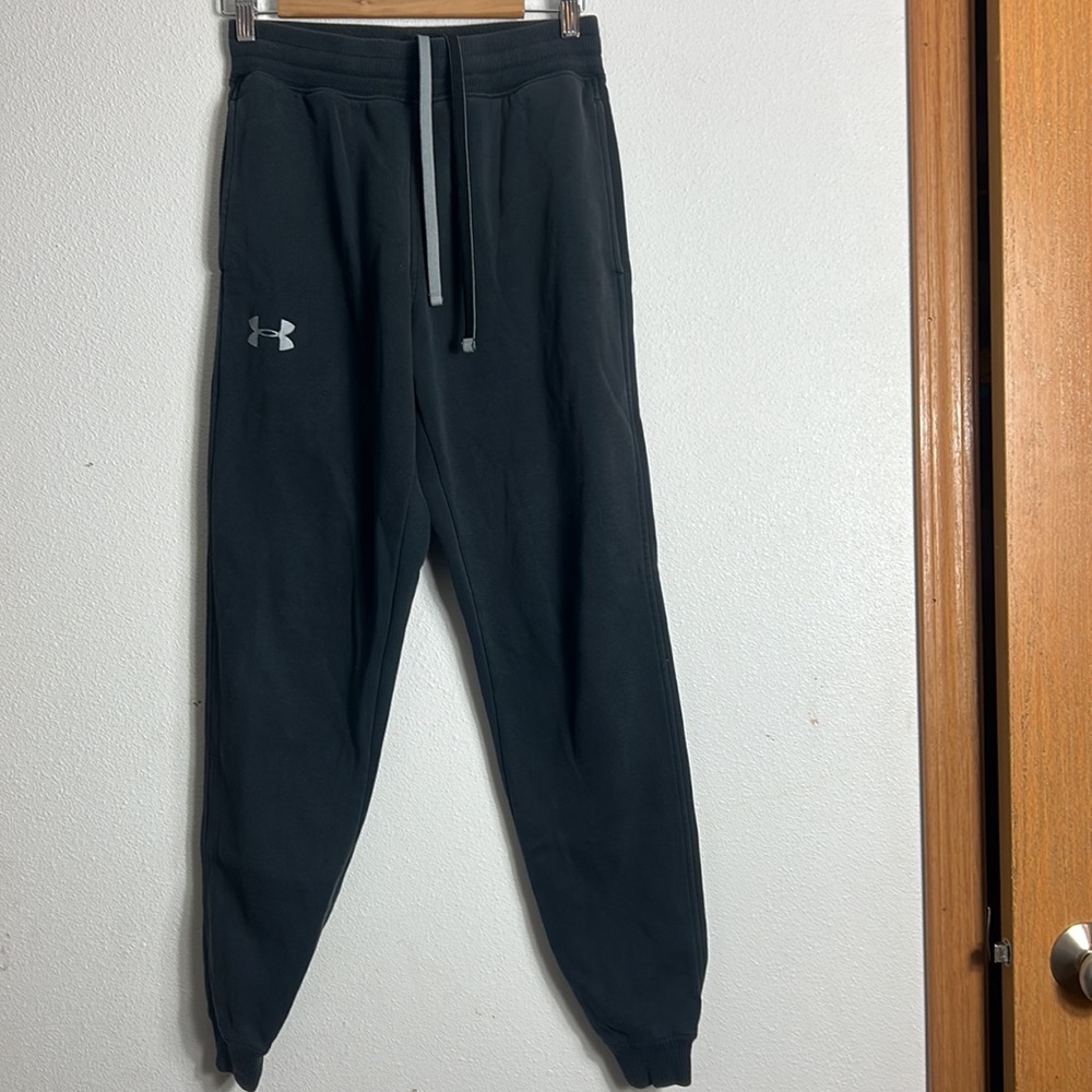 Under Armour storm 1 sweatpants loose, elastic drawstring, ankle cuffs, small